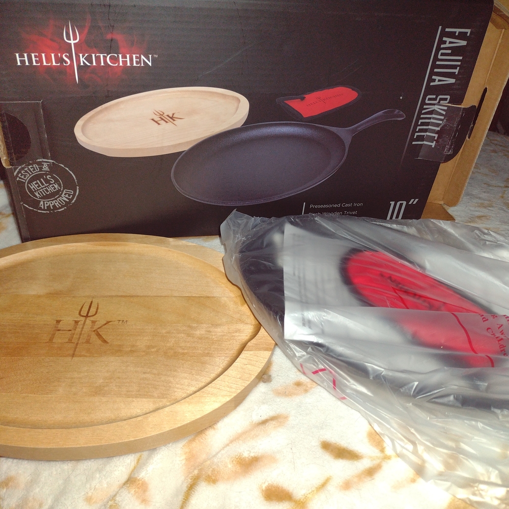 Black and Red Fajita Skillet Set
